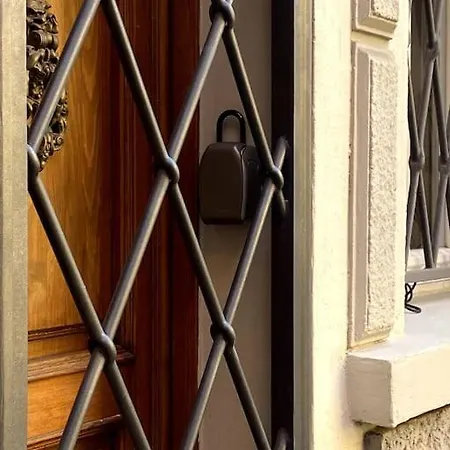 Ground Floor Luxe Historic Studio City Centre Bologna
